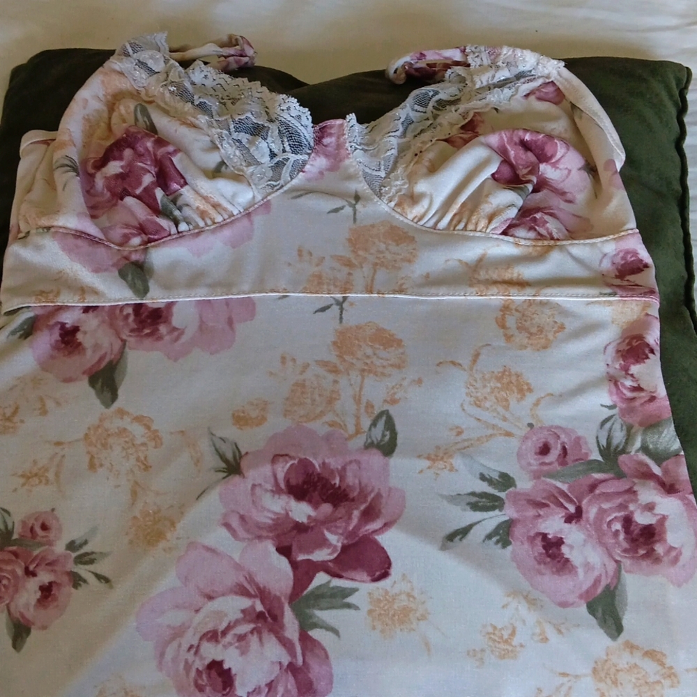EUC. Small.Rampage Cream and Pink Ruched Floral Camisole